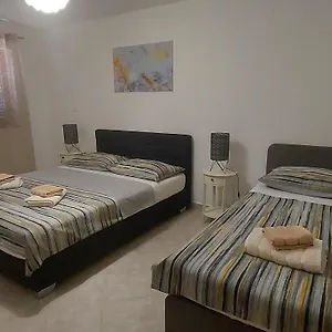 Spomax Apartman Pag Town